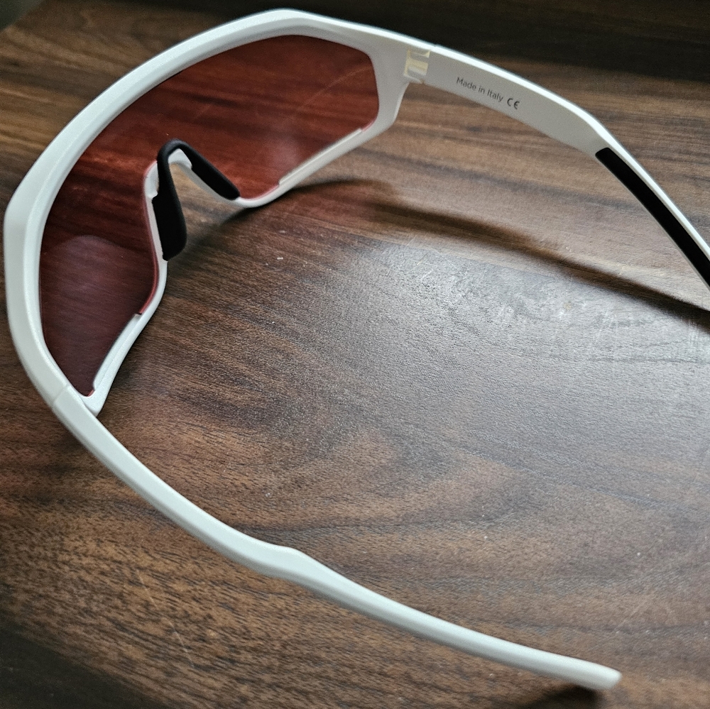 BOLLE White and Pink VR Glasses - Picture 5 of 9